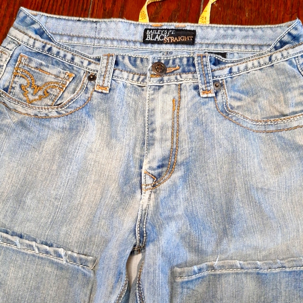BAILEY'S POINT  MEN'S 30 X 32  JEANS.  .BIN 107